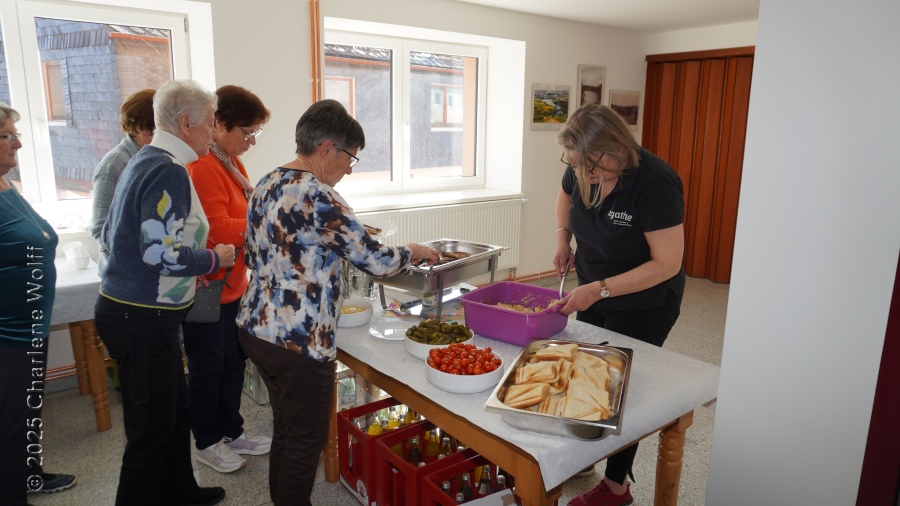 Leckeres Essen beim Frauentag in Pottiga